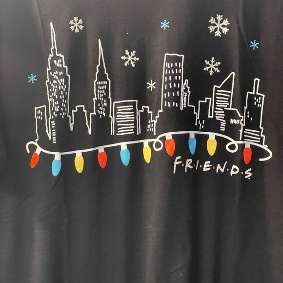 FriendsβNYC Skyline Christmas Lights T-Shirt | XL | Black & Festive πβ¨ - Picture 2 of 6